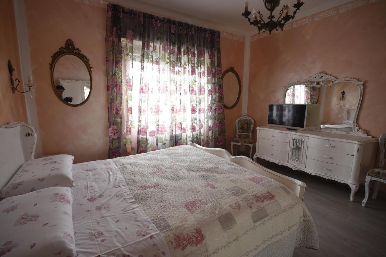 Le Bouganville Apartment Desenzano del Garda Bagian luar foto