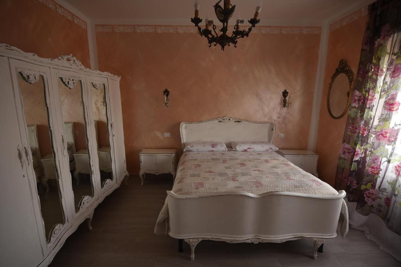 Le Bouganville Apartment Desenzano del Garda Bagian luar foto