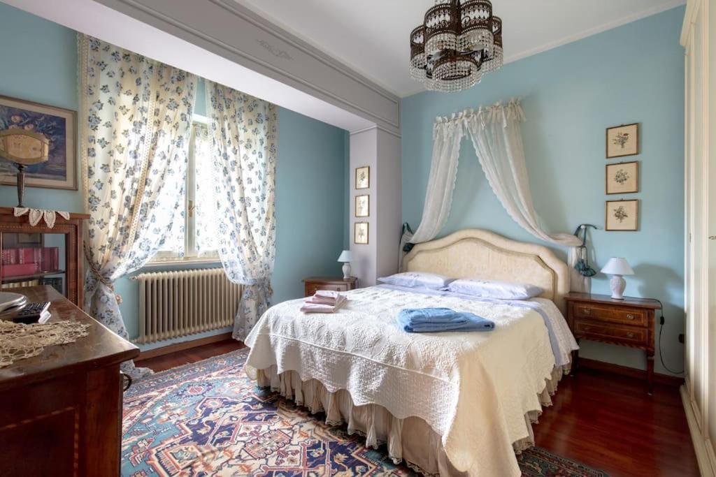 Le Bouganville Apartment Desenzano del Garda Bagian luar foto