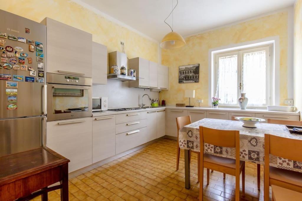 Le Bouganville Apartment Desenzano del Garda Bagian luar foto