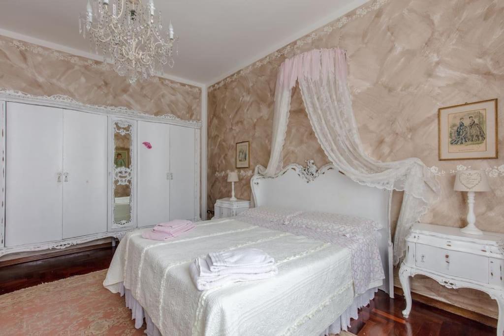 Le Bouganville Apartment Desenzano del Garda Bagian luar foto