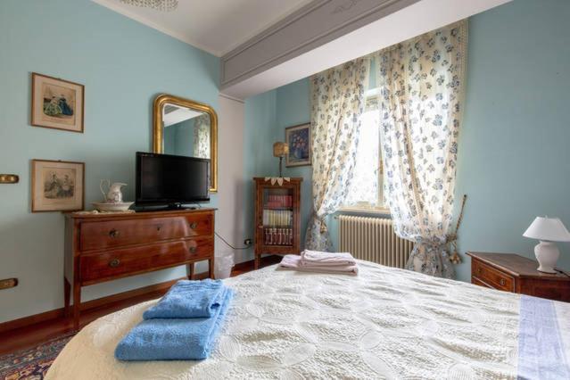Le Bouganville Apartment Desenzano del Garda Bagian luar foto