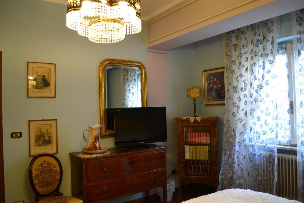 Le Bouganville Apartment Desenzano del Garda Ruang foto