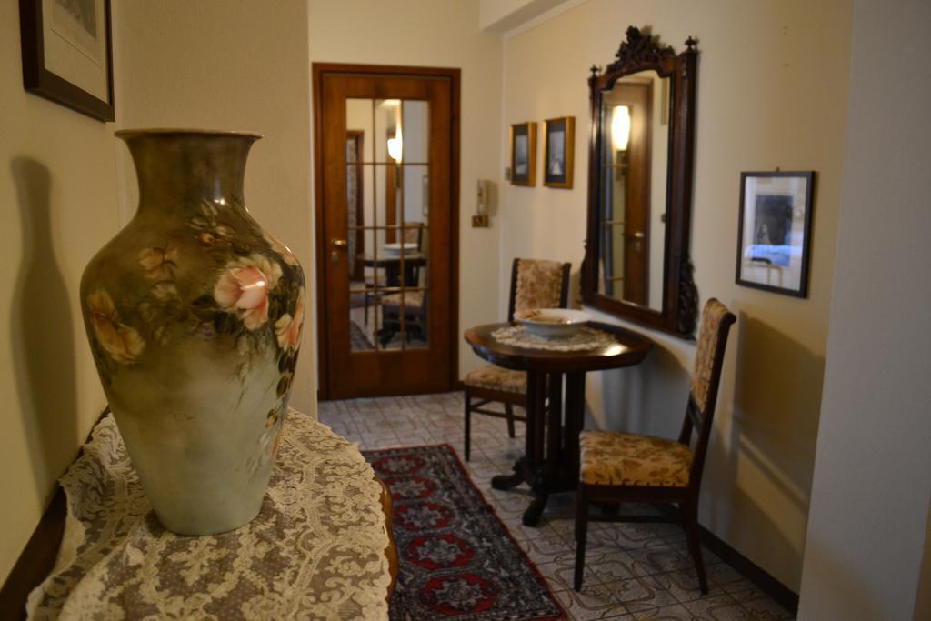Le Bouganville Apartment Desenzano del Garda Ruang foto