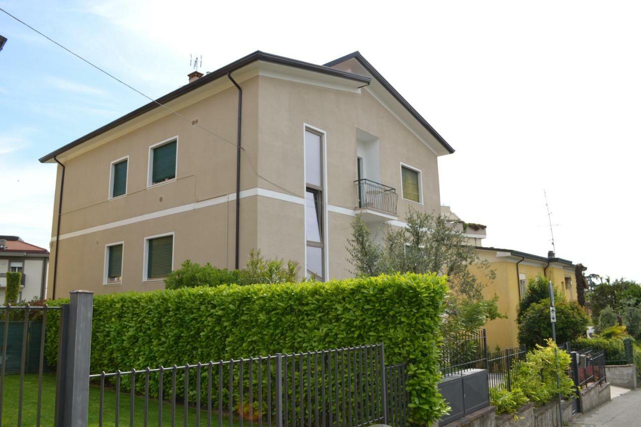 Le Bouganville Apartment Desenzano del Garda Bagian luar foto