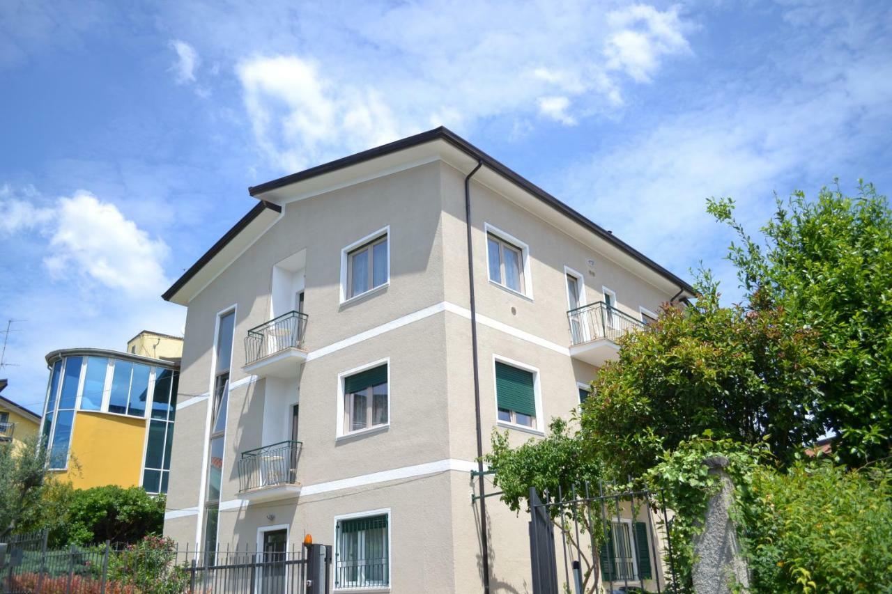 Le Bouganville Apartment Desenzano del Garda Bagian luar foto