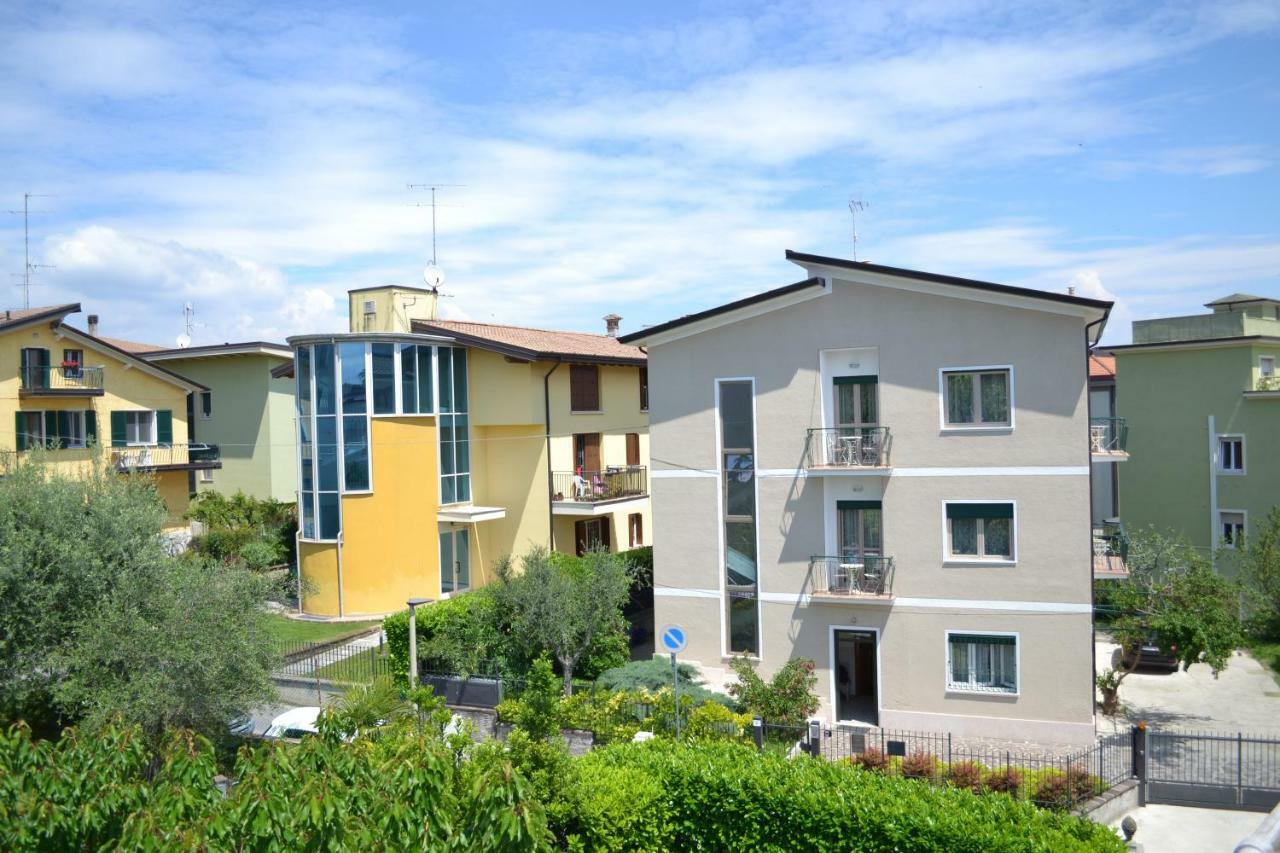 Le Bouganville Apartment Desenzano del Garda Bagian luar foto