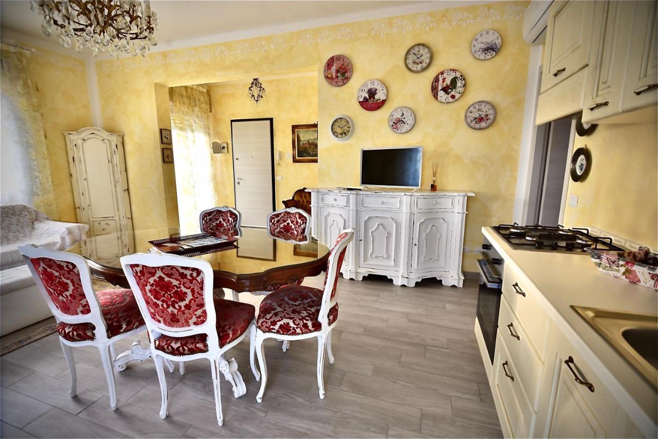 Le Bouganville Apartment Desenzano del Garda Bagian luar foto